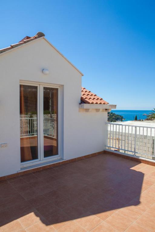 Cosmopolitan House 3*